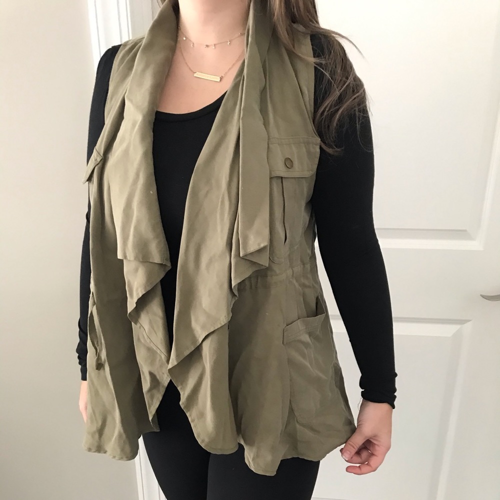 NEW YORK & COMPANY vest